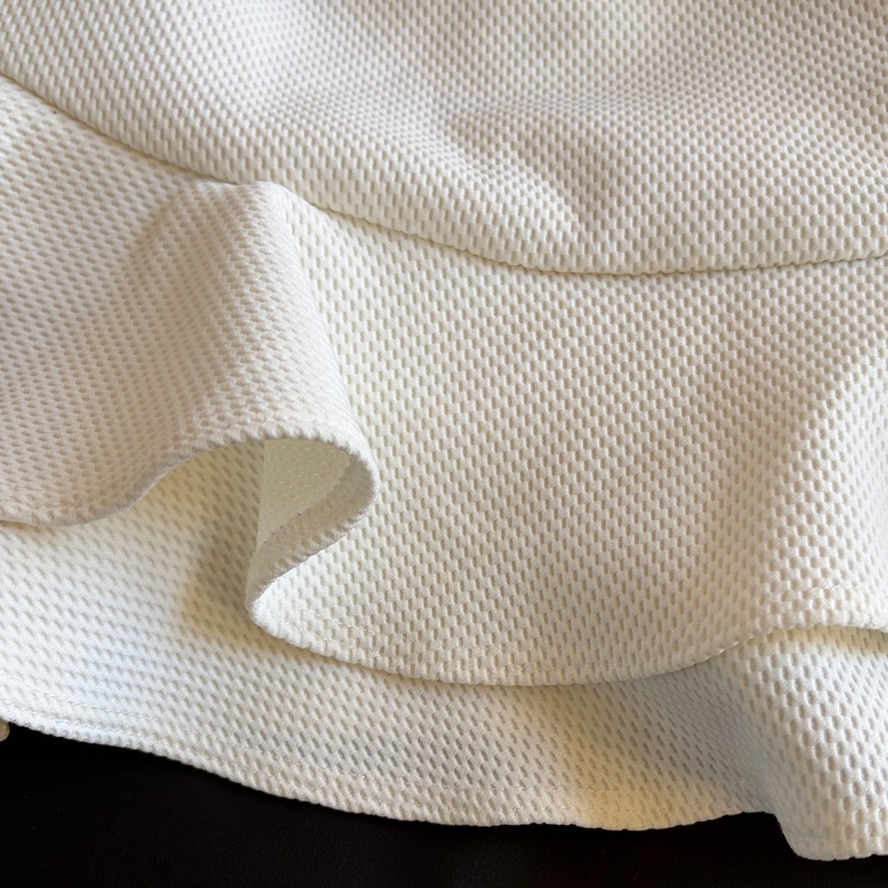 AQUA White Textured Bodycon Mini Dress Size S Ruffle Hem Bridal Shower - Picture 7 of 8